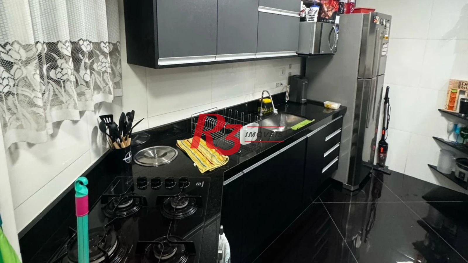 Apartamento com 2 dormitórios à venda, 70 m² por R$ 300.000,00 - Saboó - Santos/SP