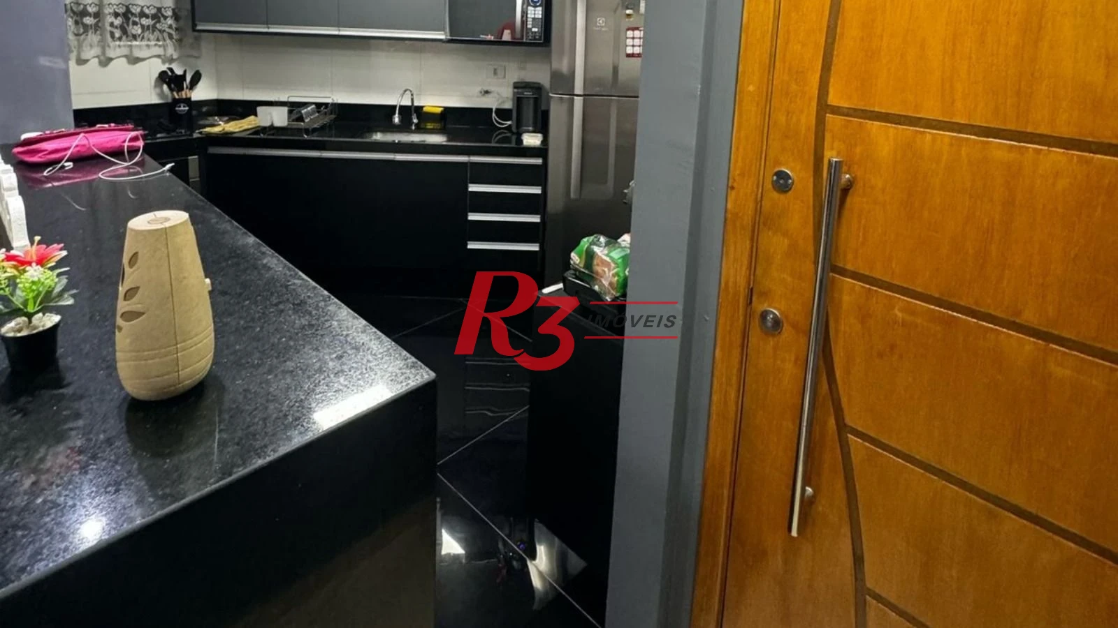 Apartamento com 2 dormitórios à venda, 70 m² por R$ 300.000,00 - Saboó - Santos/SP