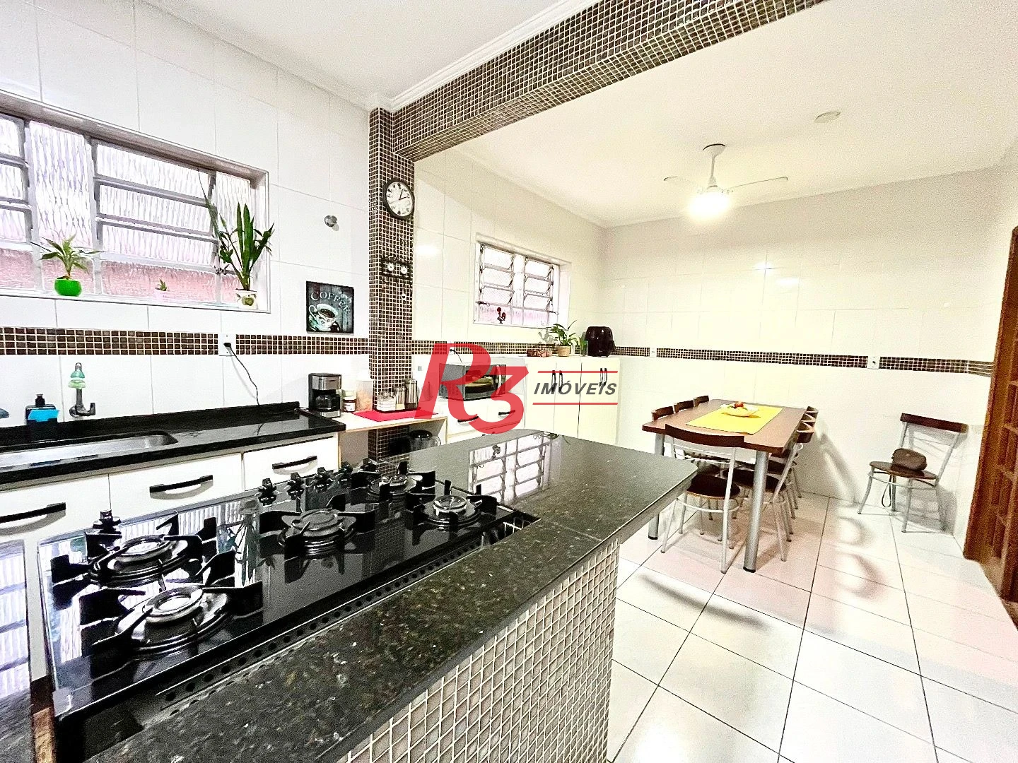 Casa com 3 dormitórios à venda, 233 m² por R$ 1.200.000,00 - Campo Grande - Santos/SP