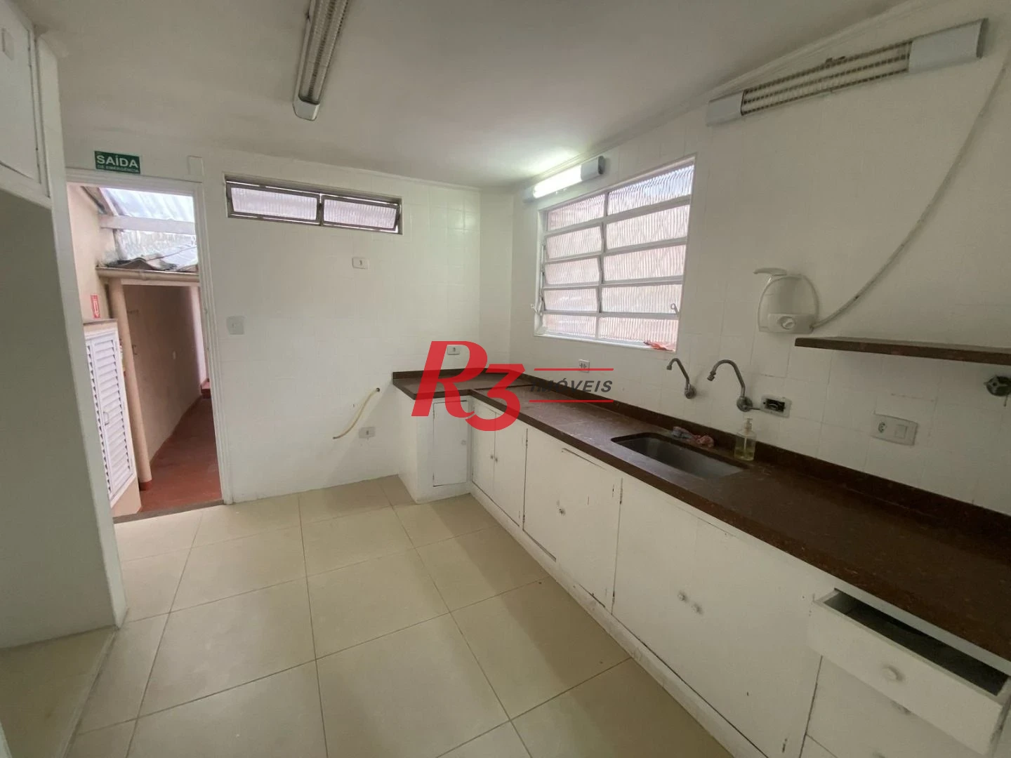 Sobrado com 4 dormitórios à venda, 249 m² por R$ 1.600.000,00 - Boqueirão - Santos/SP