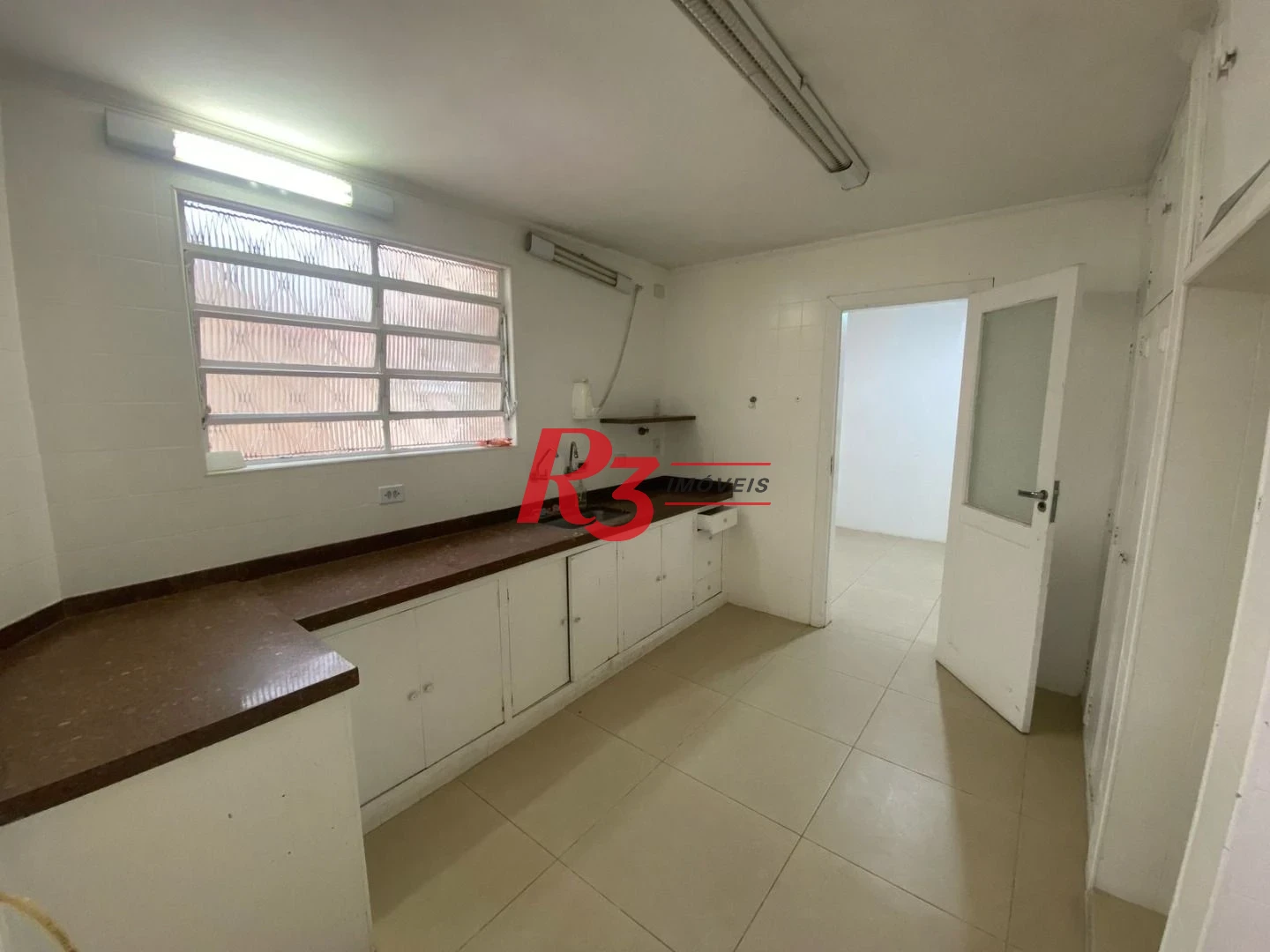 Sobrado com 4 dormitórios à venda, 249 m² por R$ 1.600.000,00 - Boqueirão - Santos/SP