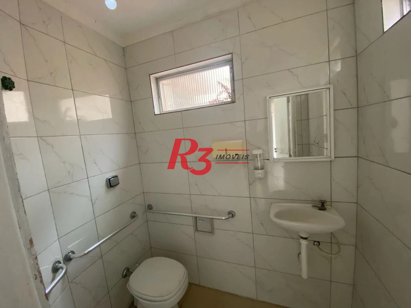 Sobrado com 4 dormitórios à venda, 249 m² por R$ 1.600.000,00 - Boqueirão - Santos/SP