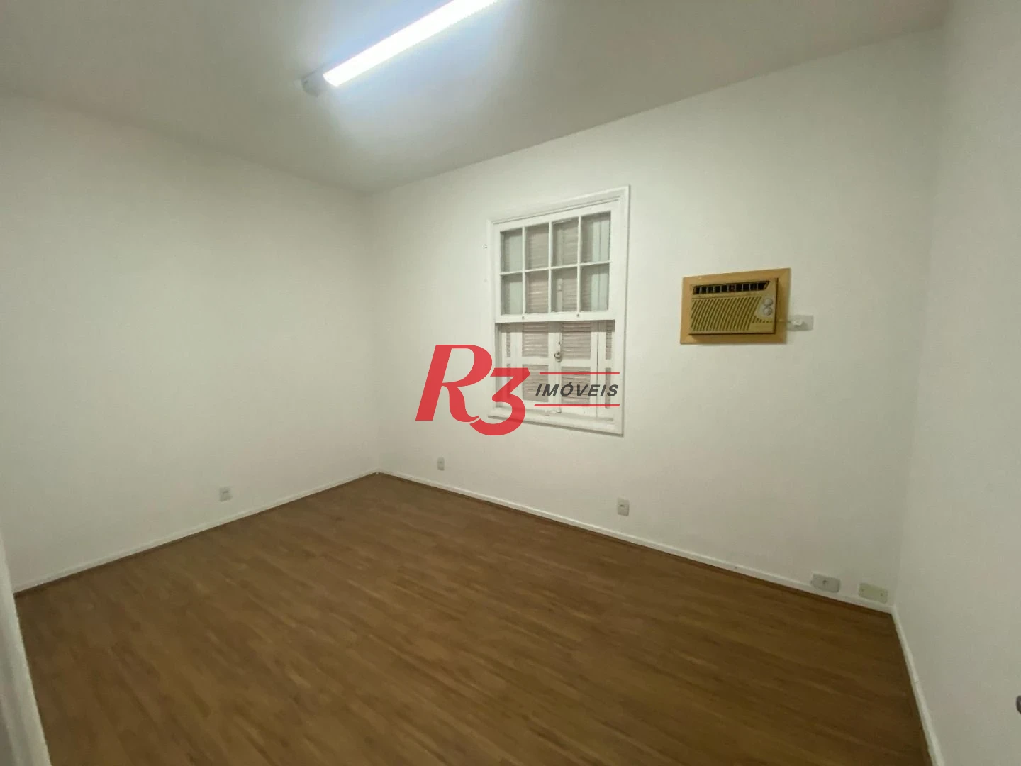 Sobrado com 4 dormitórios à venda, 249 m² por R$ 1.600.000,00 - Boqueirão - Santos/SP