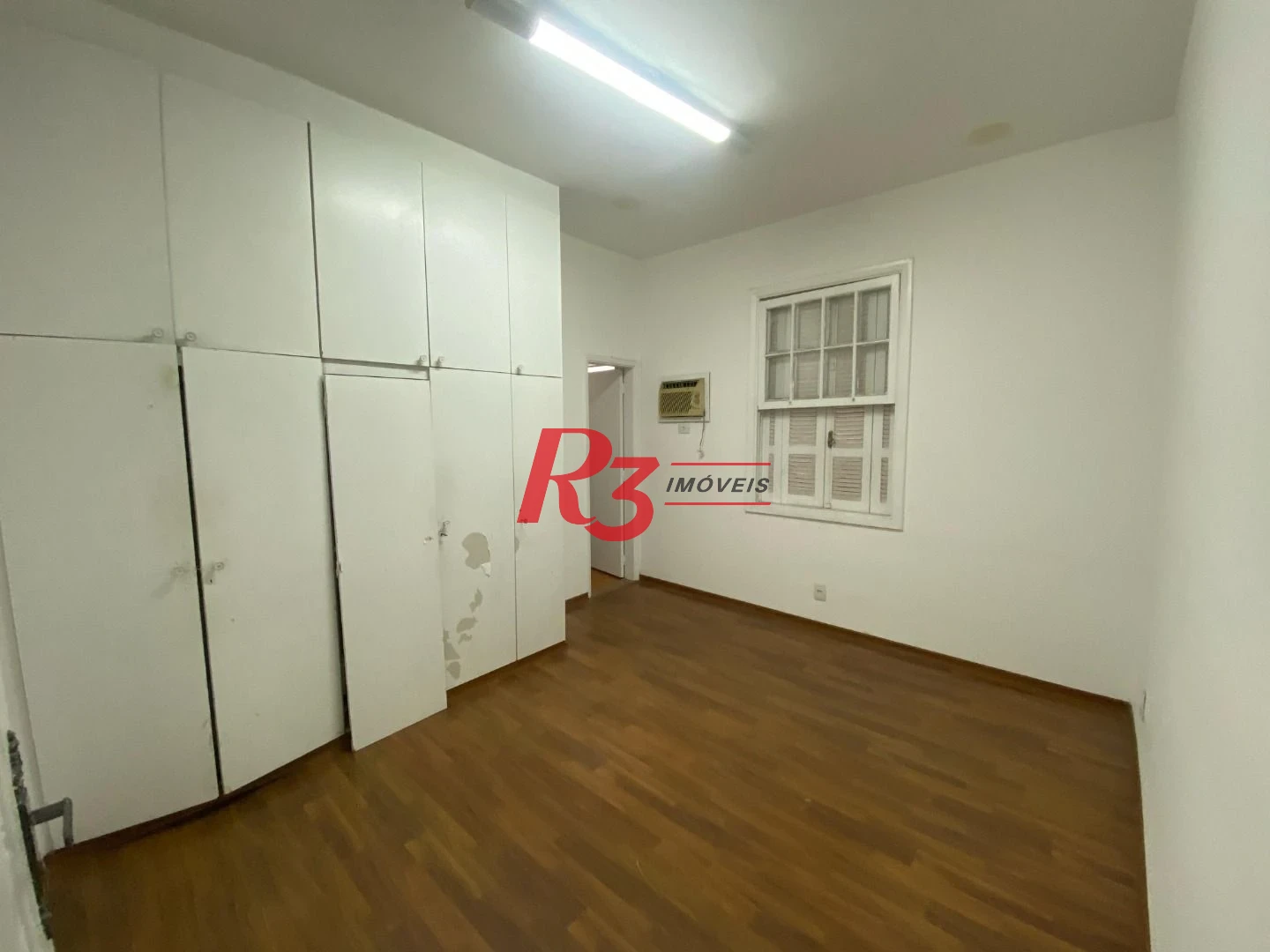 Sobrado com 4 dormitórios à venda, 249 m² por R$ 1.600.000,00 - Boqueirão - Santos/SP