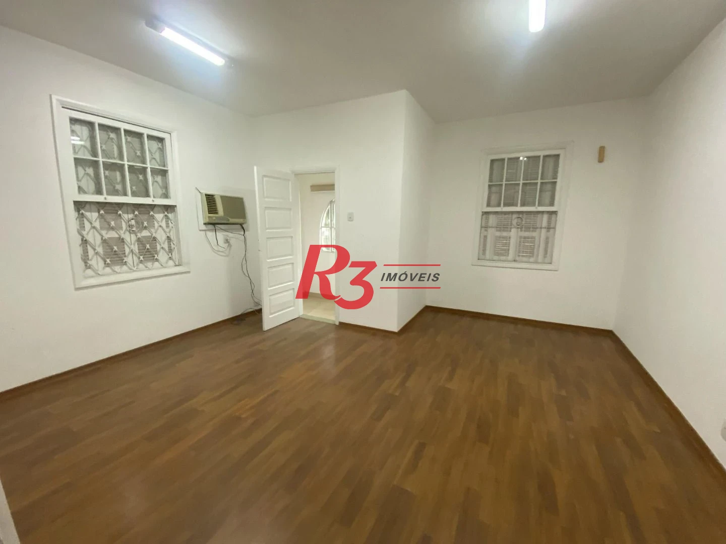 Sobrado com 4 dormitórios à venda, 249 m² por R$ 1.600.000,00 - Boqueirão - Santos/SP