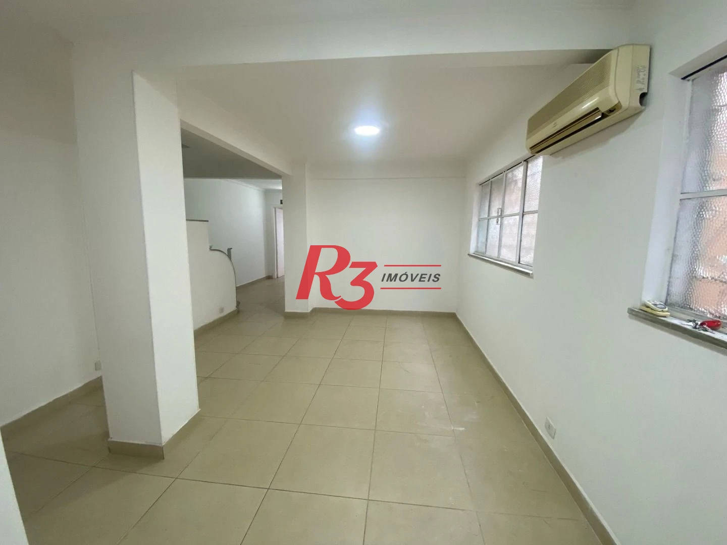 Sobrado com 4 dormitórios à venda, 249 m² por R$ 1.600.000,00 - Boqueirão - Santos/SP