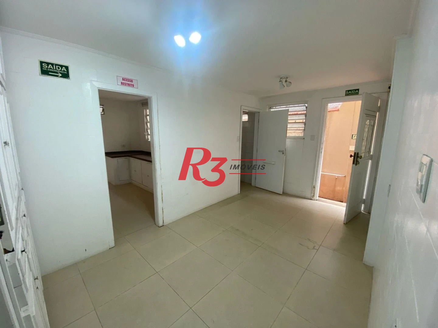 Sobrado com 4 dormitórios à venda, 249 m² por R$ 1.600.000,00 - Boqueirão - Santos/SP