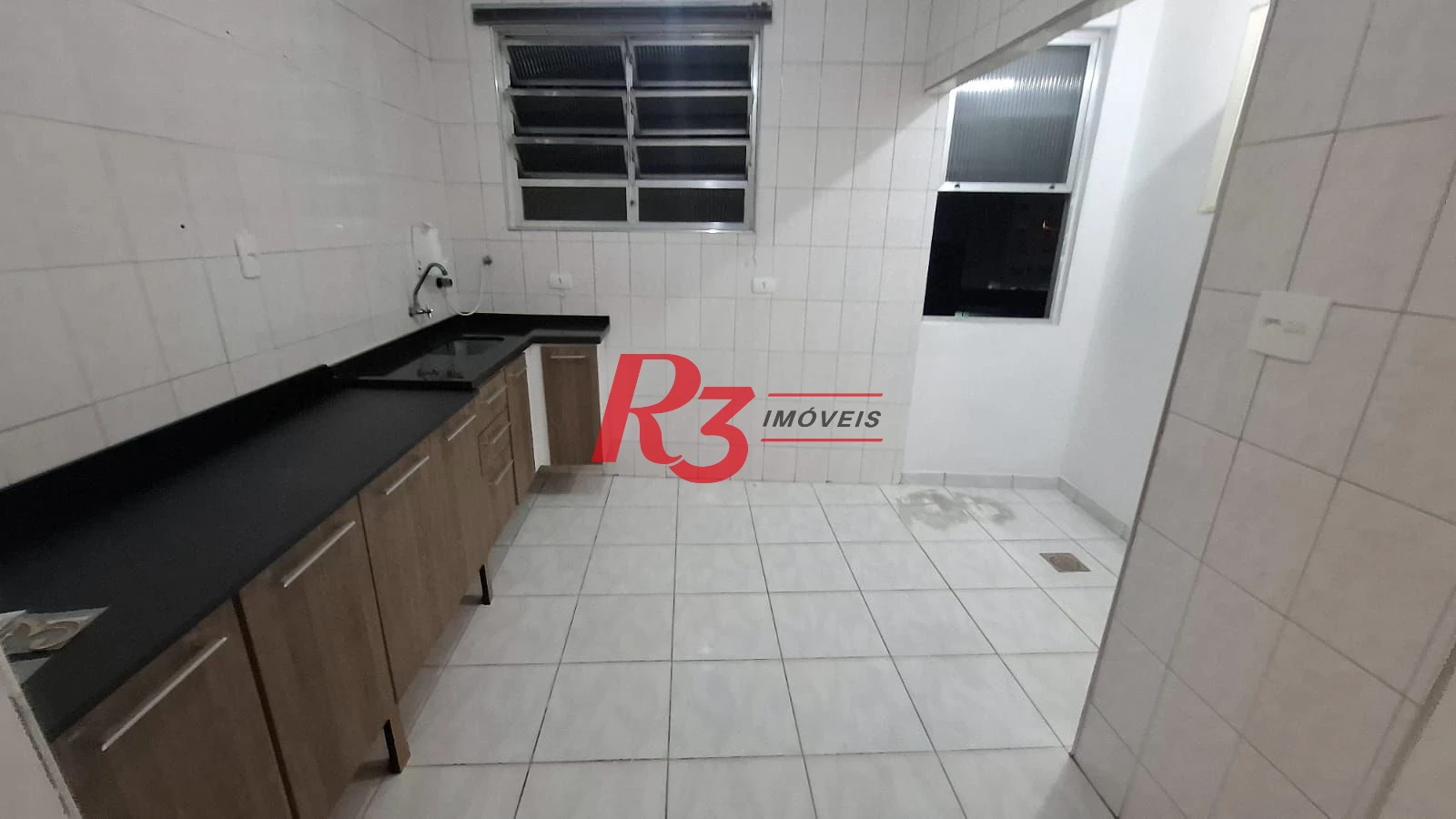 Apartamento com 2 dormitórios para alugar, 75 m² por R$ 3.200,02/mês - Boqueirão - Santos/SP