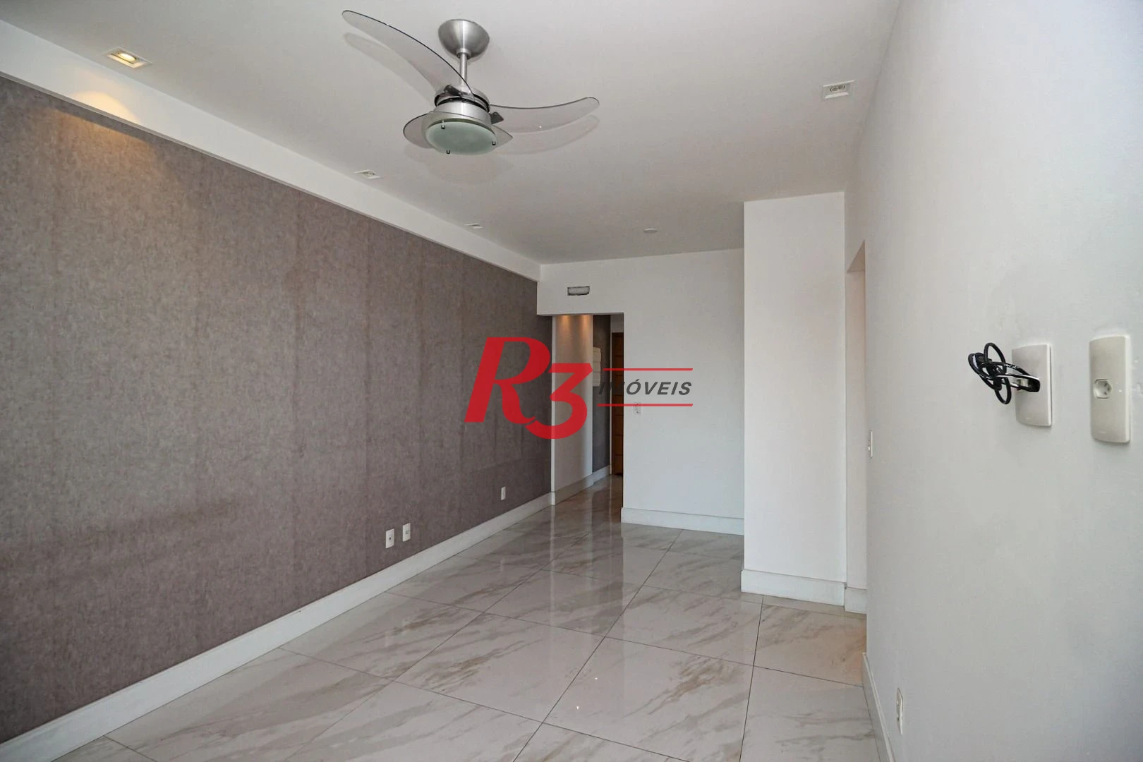 Apartamento á venda 2 dormitórios 2 suítes Edifício Supremo Ponta da Praia