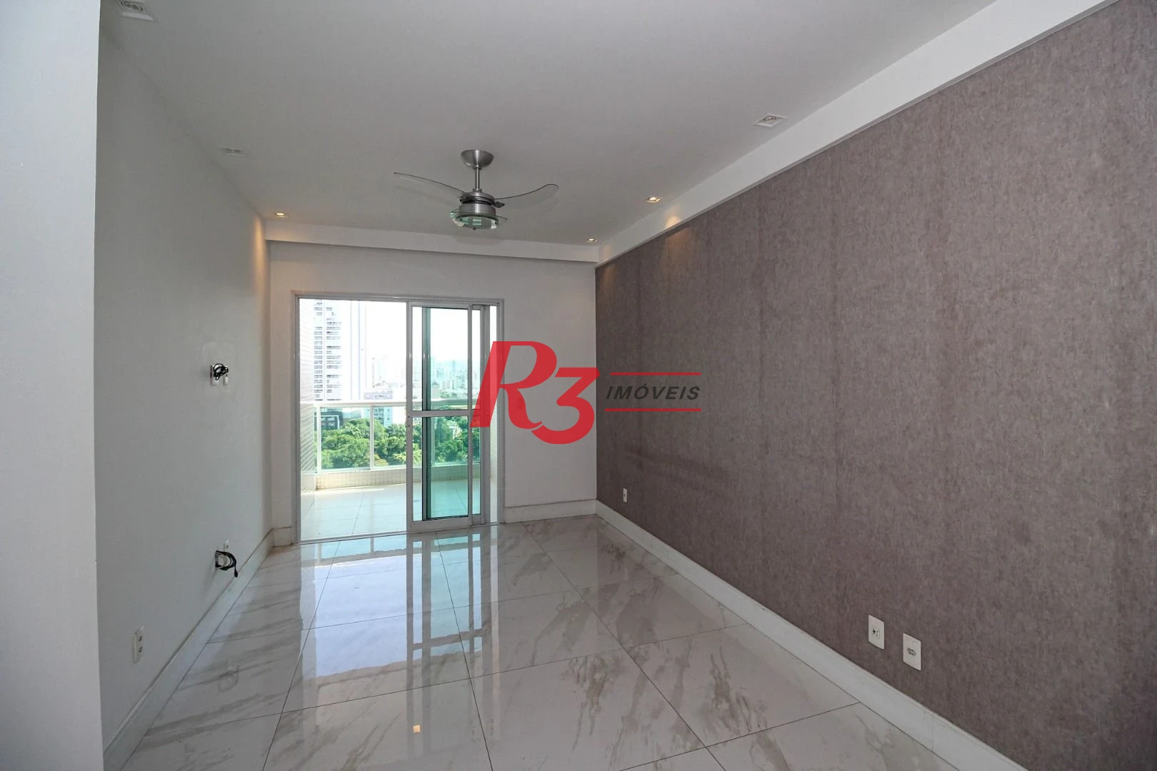 Apartamento á venda 2 dormitórios 2 suítes Edifício Supremo Ponta da Praia
