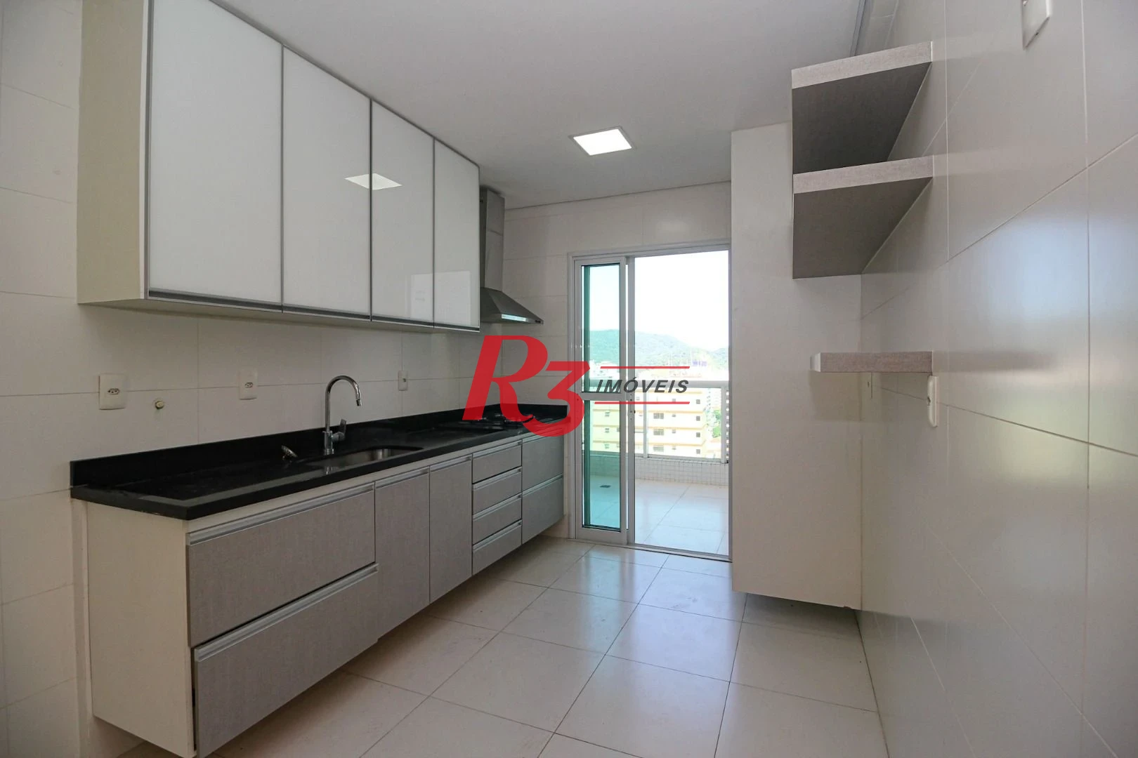Apartamento á venda 2 dormitórios 2 suítes Edifício Supremo Ponta da Praia