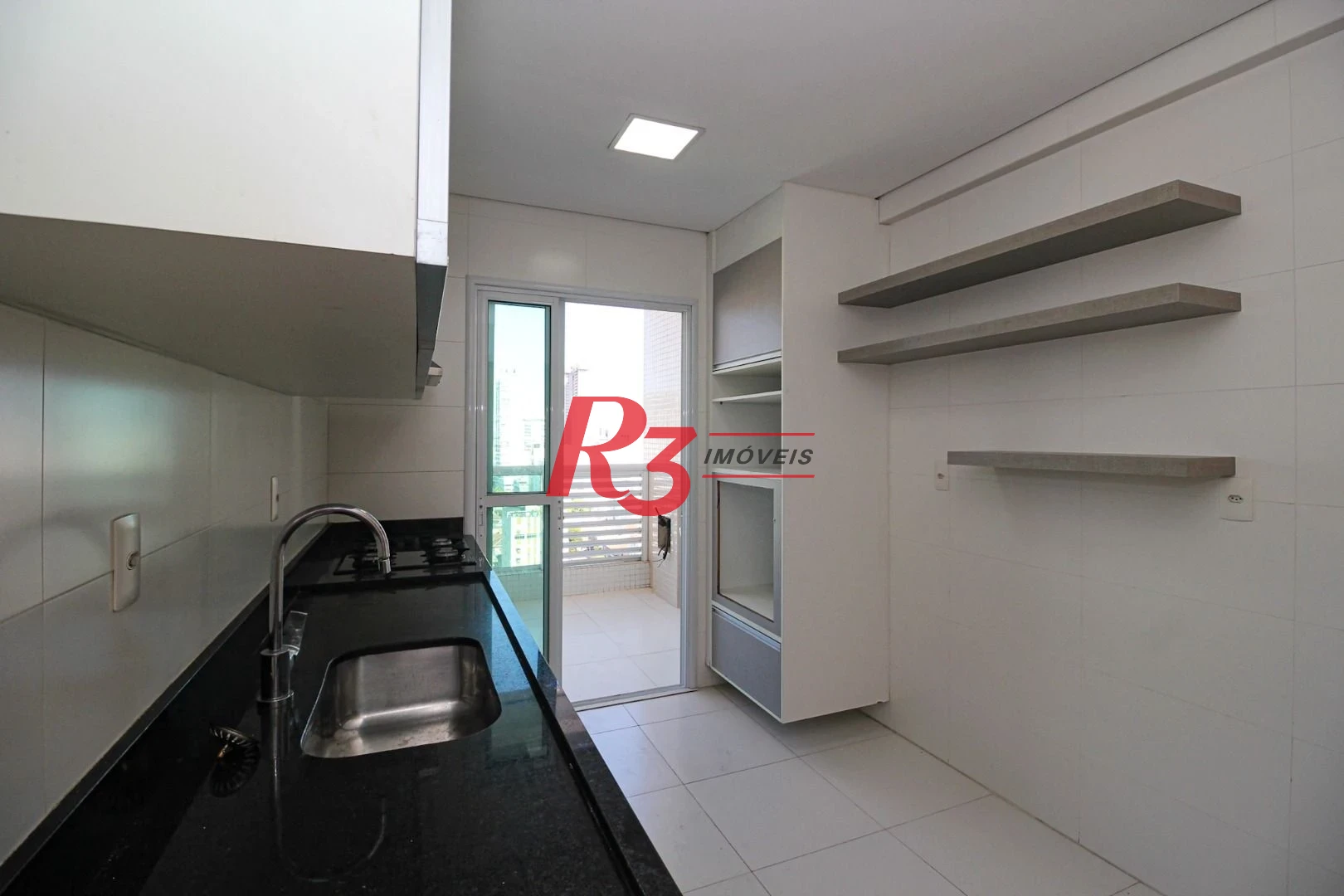 Apartamento á venda 2 dormitórios 2 suítes Edifício Supremo Ponta da Praia
