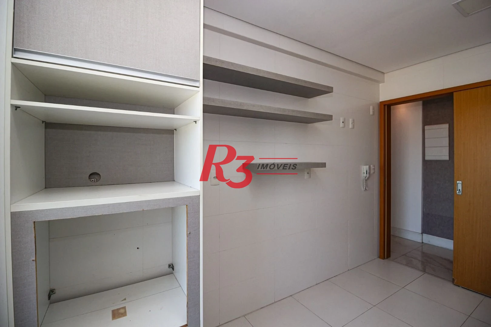 Apartamento á venda 2 dormitórios 2 suítes Edifício Supremo Ponta da Praia