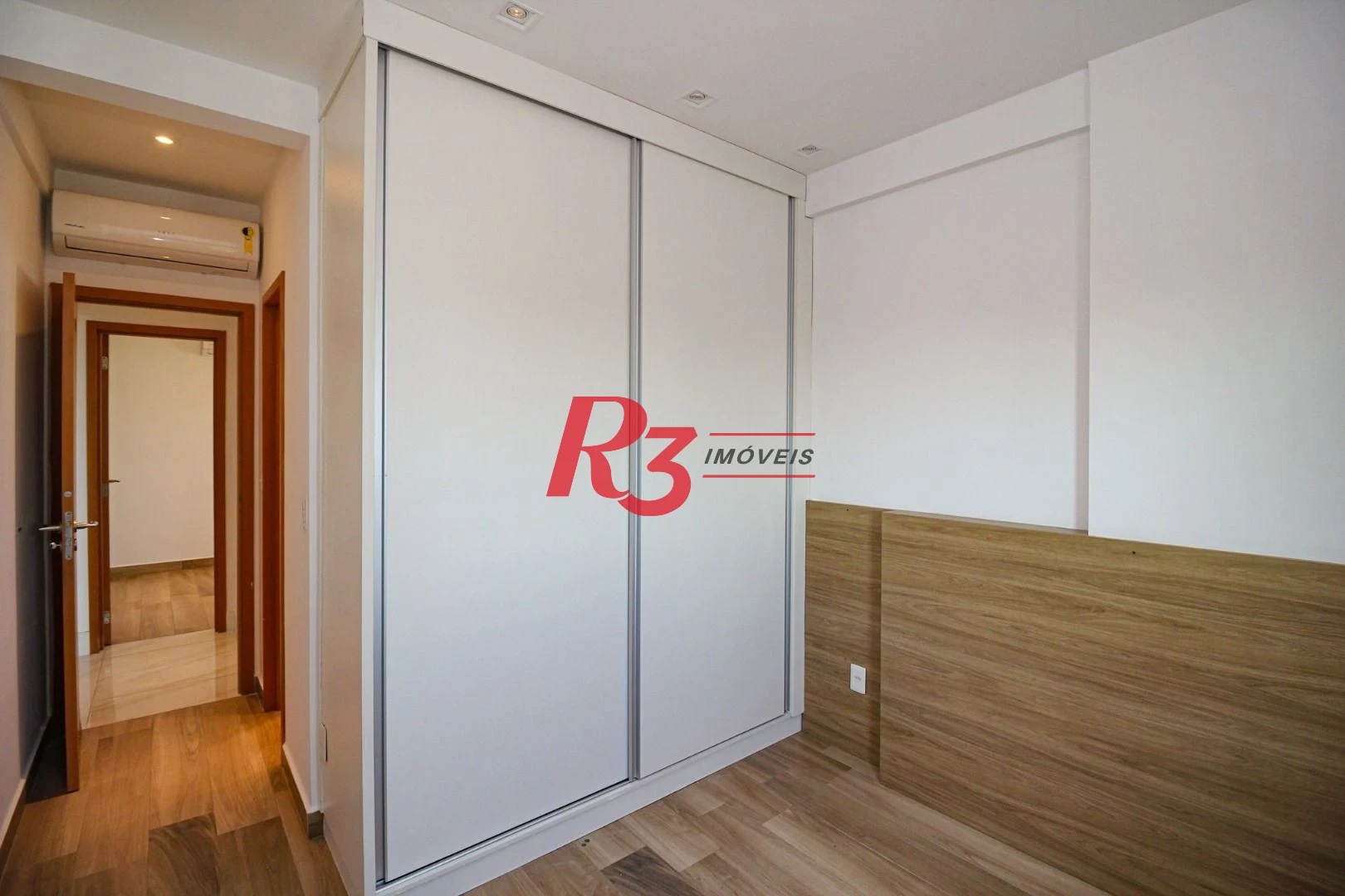 Apartamento á venda 2 dormitórios 2 suítes Edifício Supremo Ponta da Praia