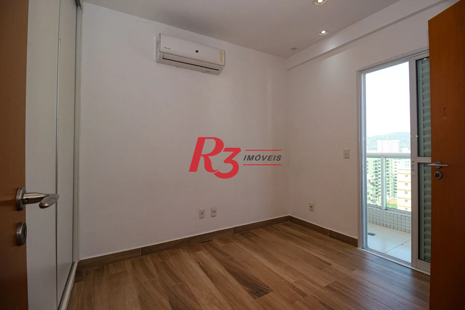Apartamento á venda 2 dormitórios 2 suítes Edifício Supremo Ponta da Praia