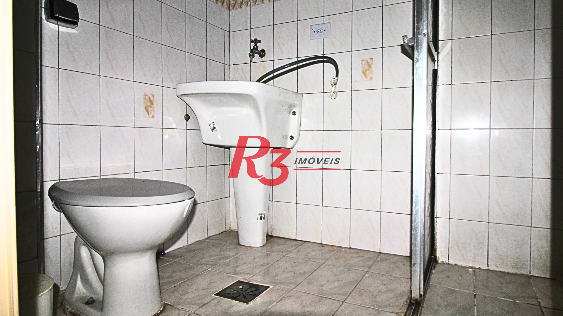 Kitnet, 28 m² - venda por R$ 300.000,00 ou aluguel por R$ 3.000,00/mês - Boqueirão - Santos/SP