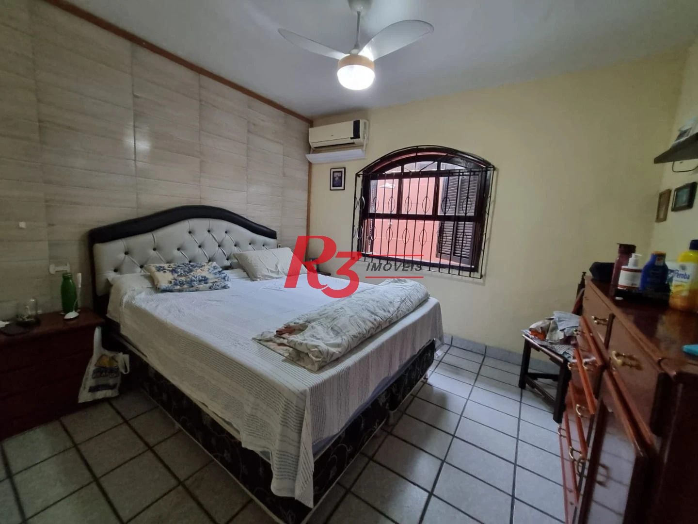 Excelente sobrado com 3 quartos e 3 vagas à venda no Parque Bitarú com condição imperdível!!