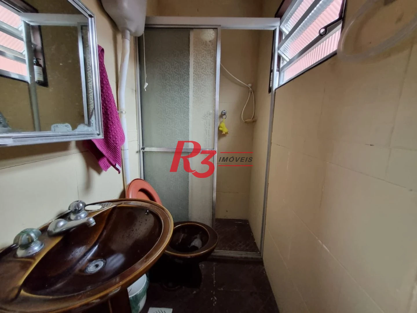 Excelente sobrado com 3 quartos e 3 vagas à venda no Parque Bitarú com condição imperdível!!