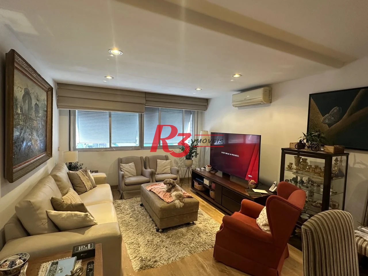 Oportunidade no Gonzaga Reformado 3 dorm. 1 suite, 1 vaga.