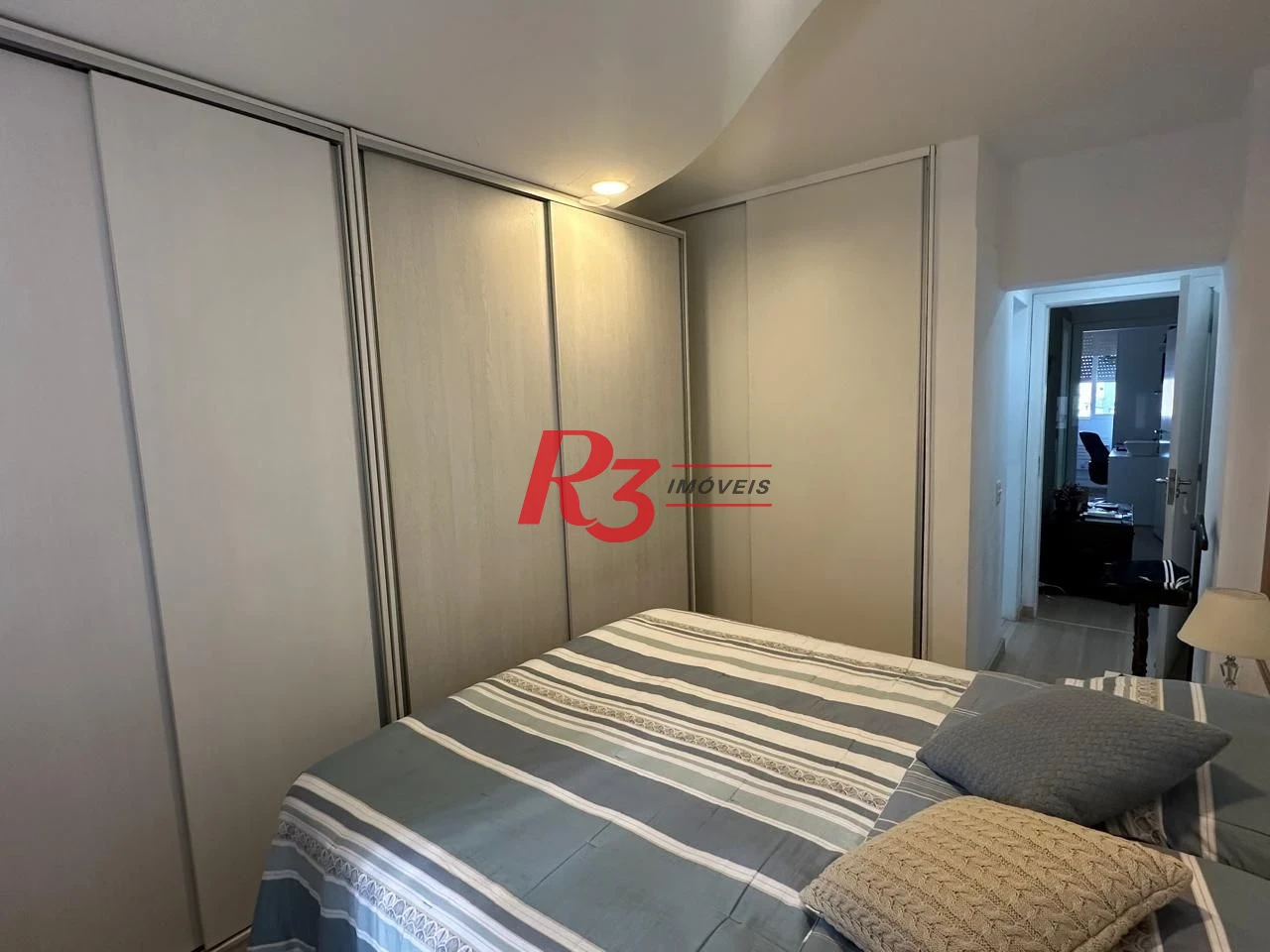 Oportunidade no Gonzaga Reformado 3 dorm. 1 suite, 1 vaga.