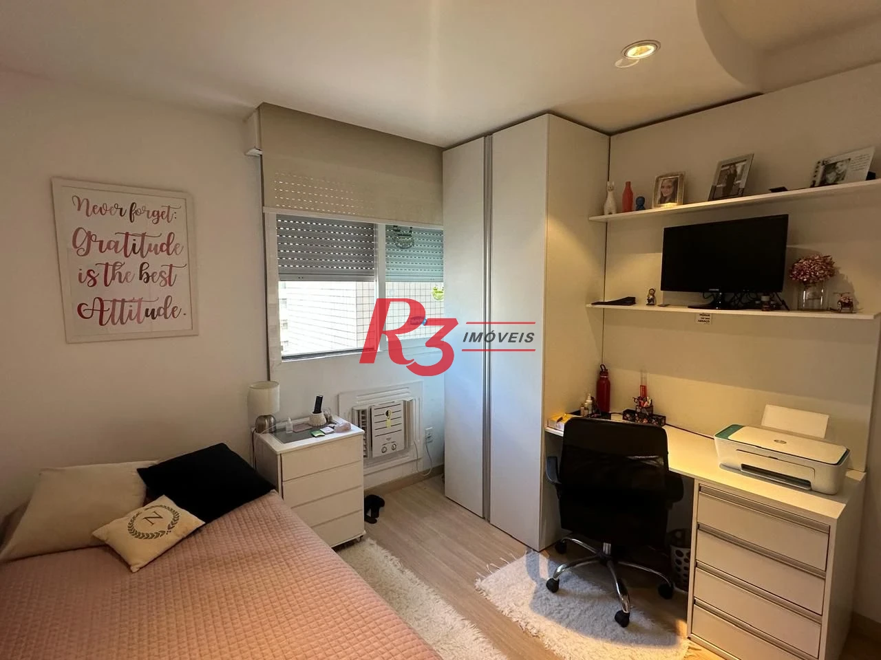 Oportunidade no Gonzaga Reformado 3 dorm. 1 suite, 1 vaga.