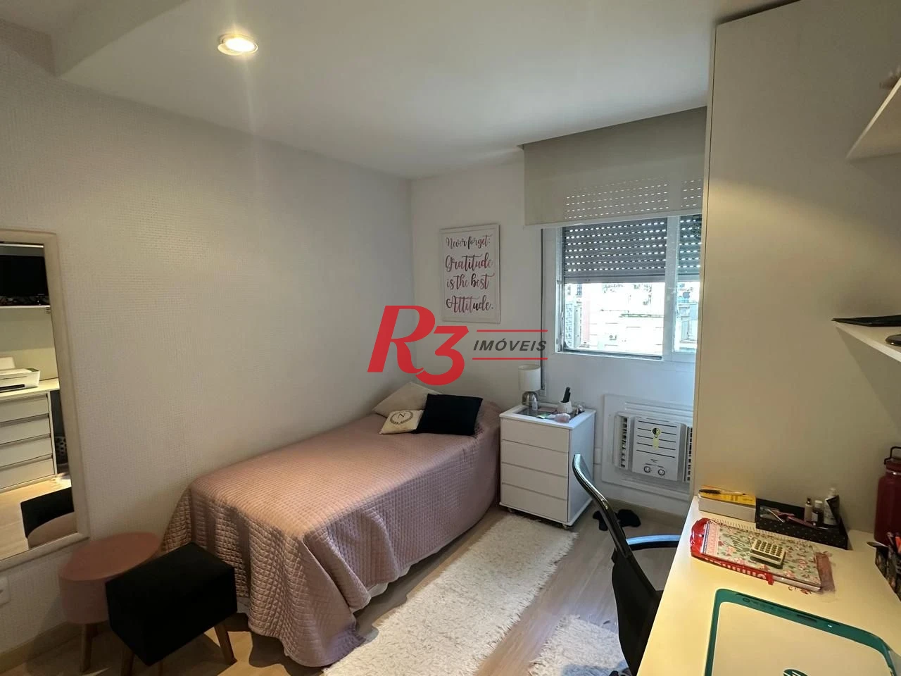 Oportunidade no Gonzaga Reformado 3 dorm. 1 suite, 1 vaga.