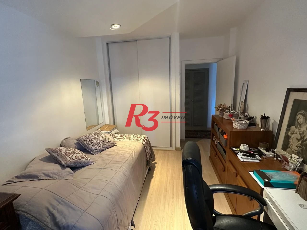 Oportunidade no Gonzaga Reformado 3 dorm. 1 suite, 1 vaga.