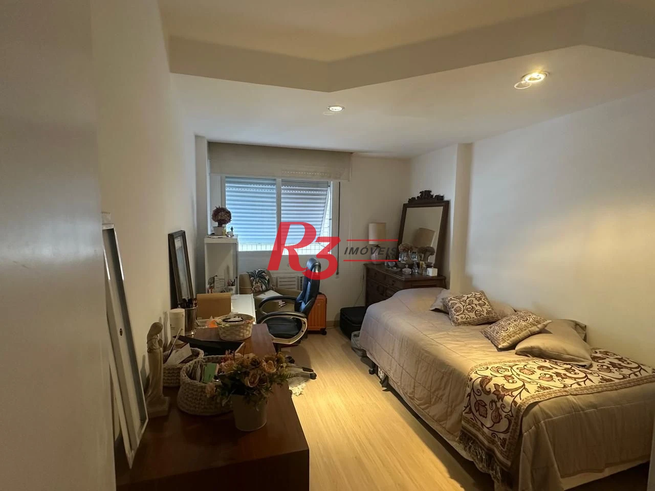Oportunidade no Gonzaga Reformado 3 dorm. 1 suite, 1 vaga.