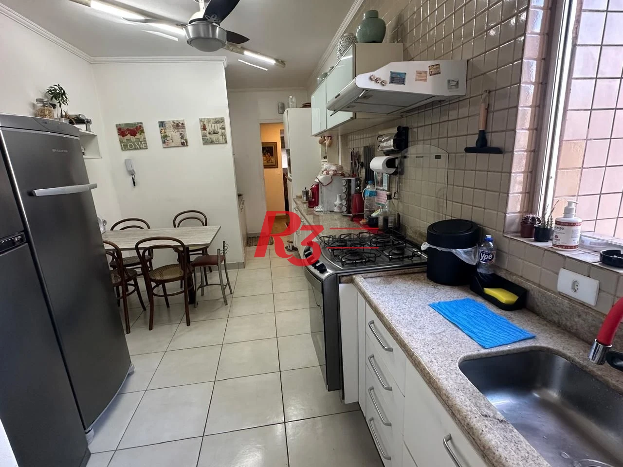 Oportunidade no Gonzaga Reformado 3 dorm. 1 suite, 1 vaga.