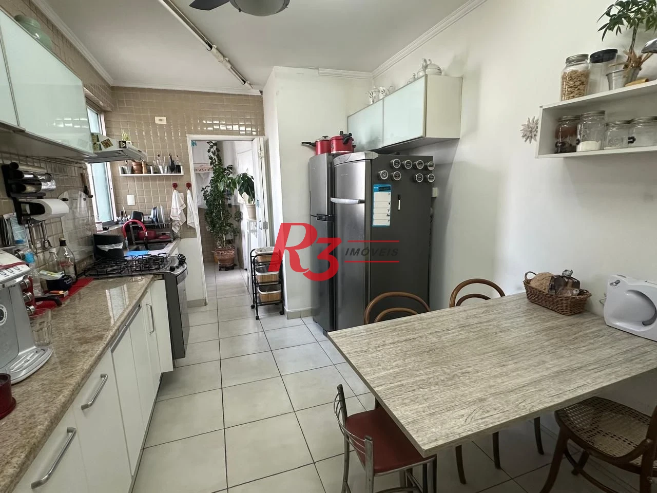 Oportunidade no Gonzaga Reformado 3 dorm. 1 suite, 1 vaga.