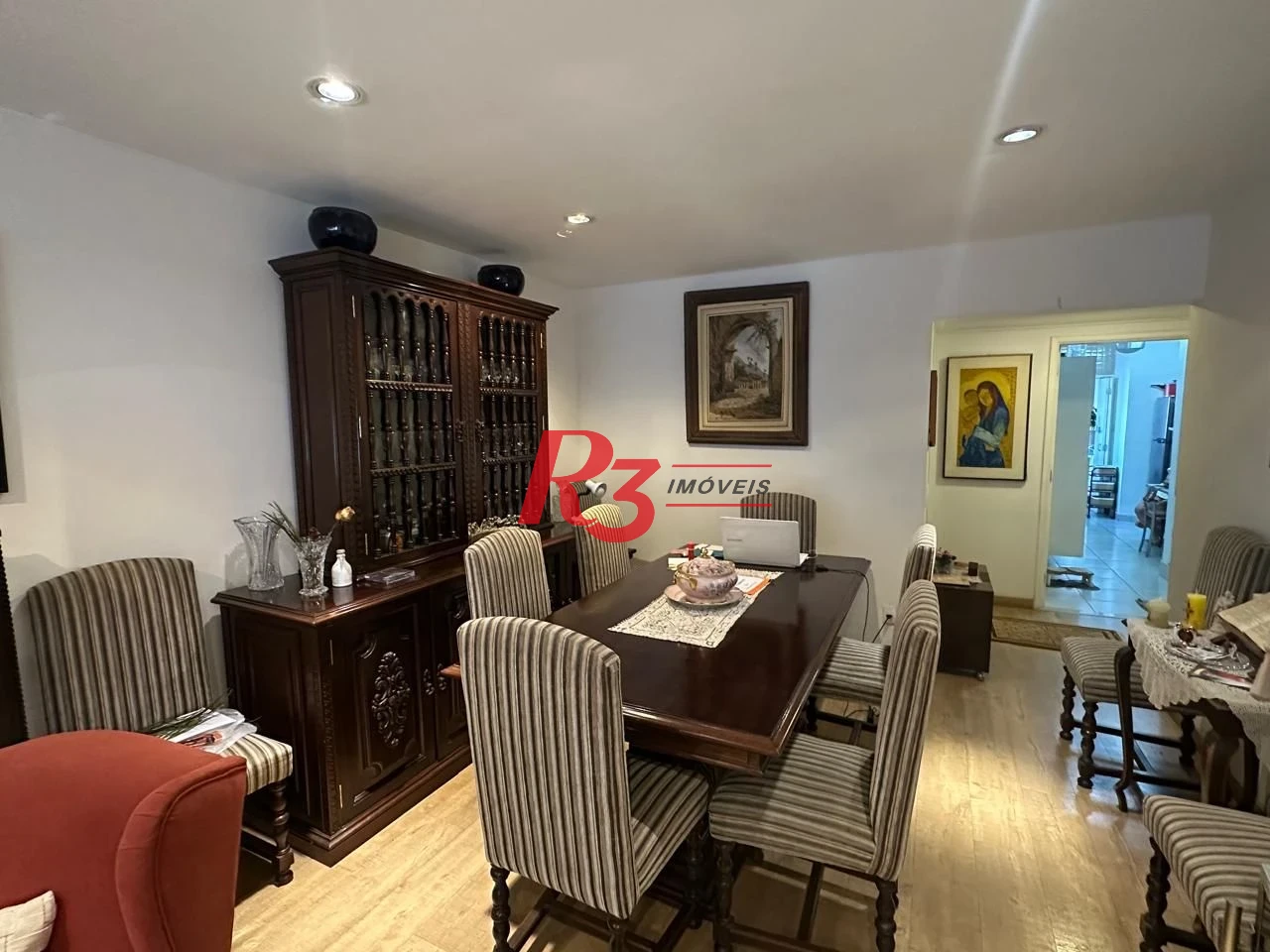 Oportunidade no Gonzaga Reformado 3 dorm. 1 suite, 1 vaga.