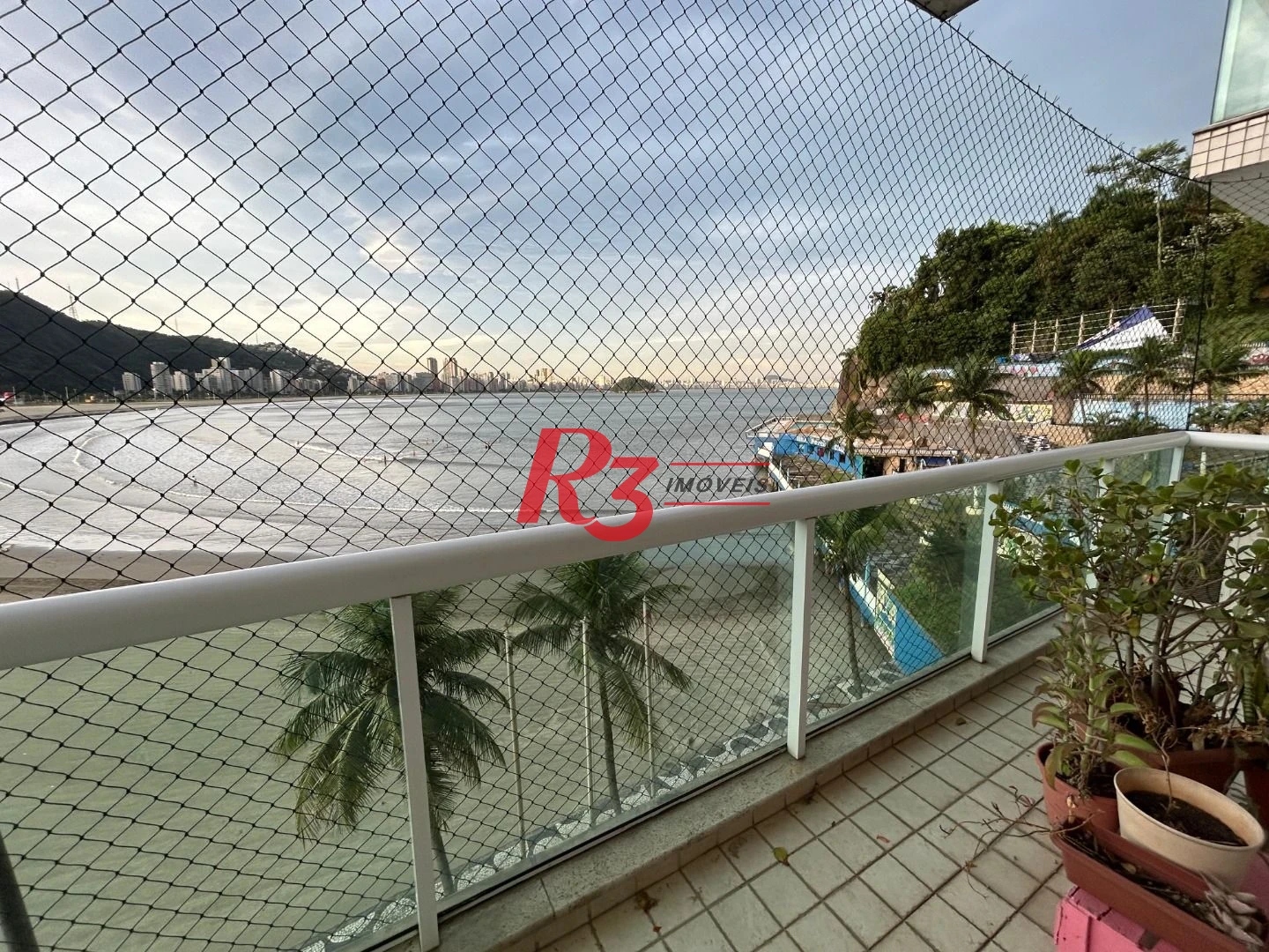 Apartamento com 3 dormitórios à venda, 173 m² por R$ 1.350.000,00 - Ilha Porchat - São Vicente/SP