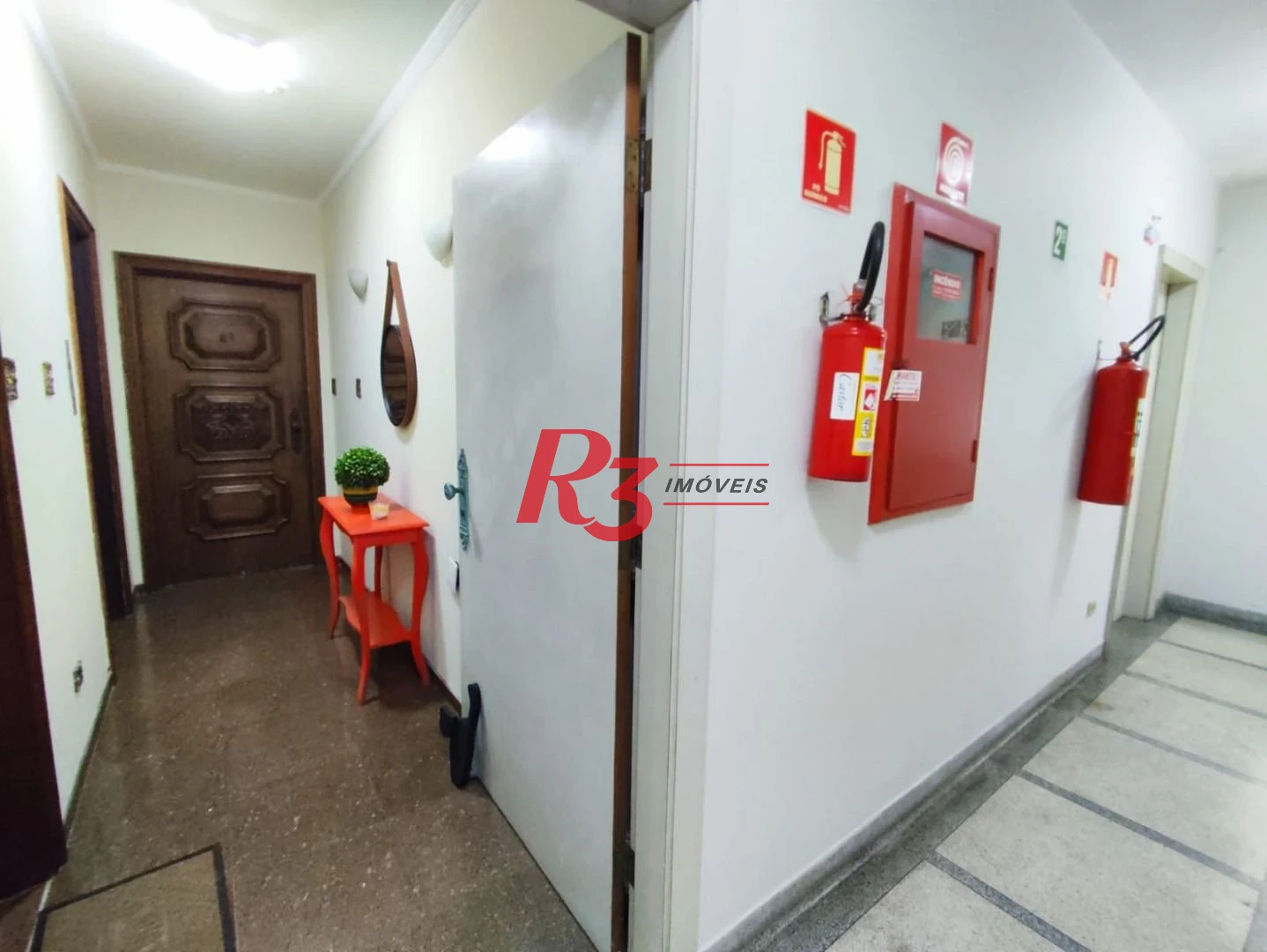 Apartamento com 3 dormitórios à venda, 153 m² por R$ 800.000,00 - Gonzaga - Santos/SP
