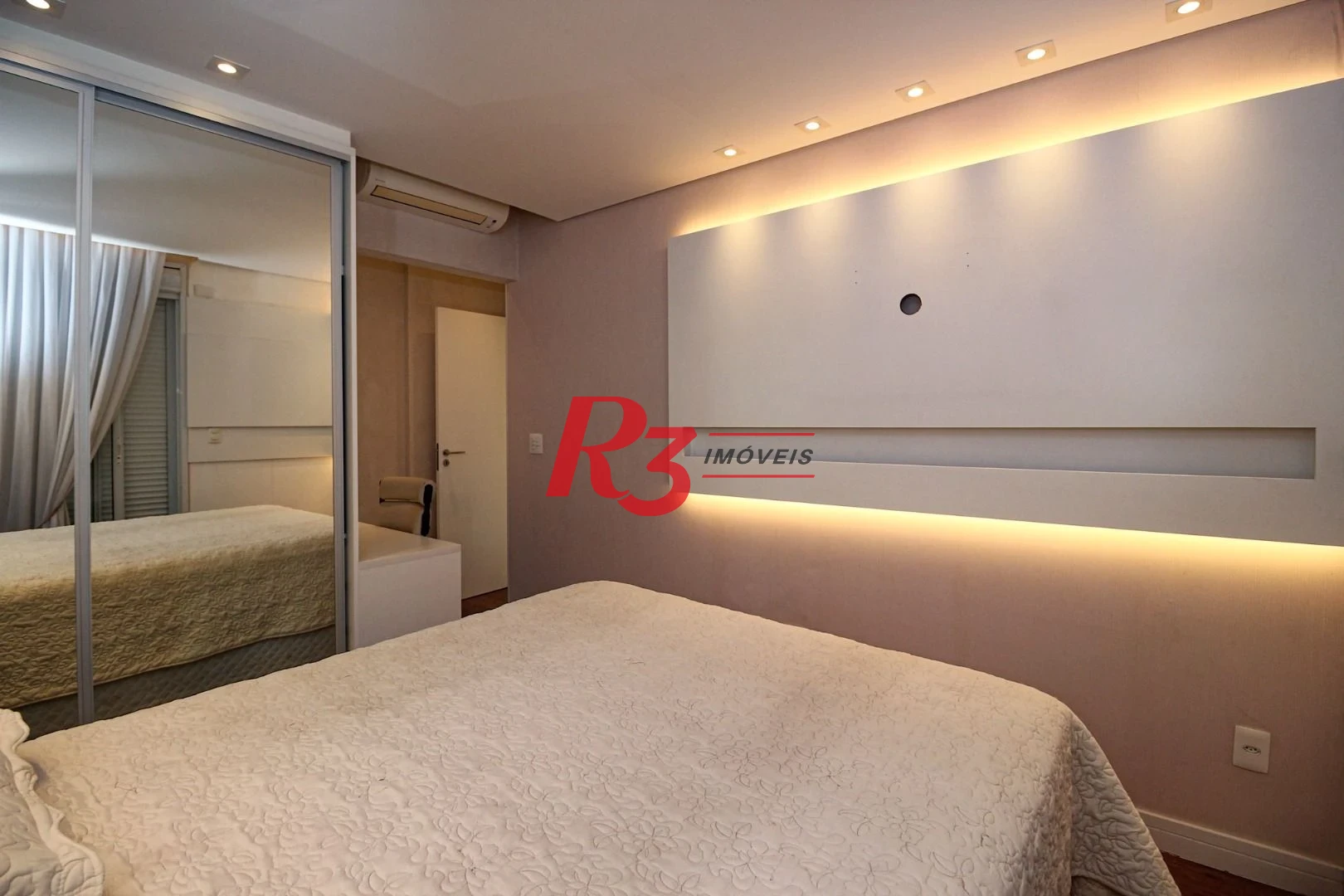 Apartamento com 3 dormitórios à venda, 131 m² por R$ 1.840.000,00 - Boqueirão - Santos/SP