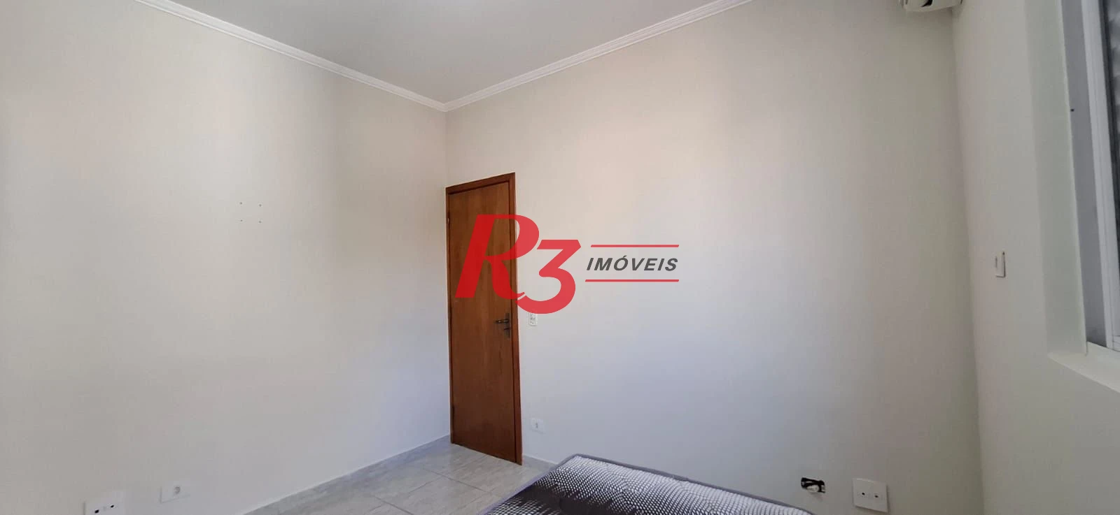 Casa  Sobreposta Alta com 3 dormitórios à venda, 95 m² por R$ 900.000 - Estuário - Santos/SP