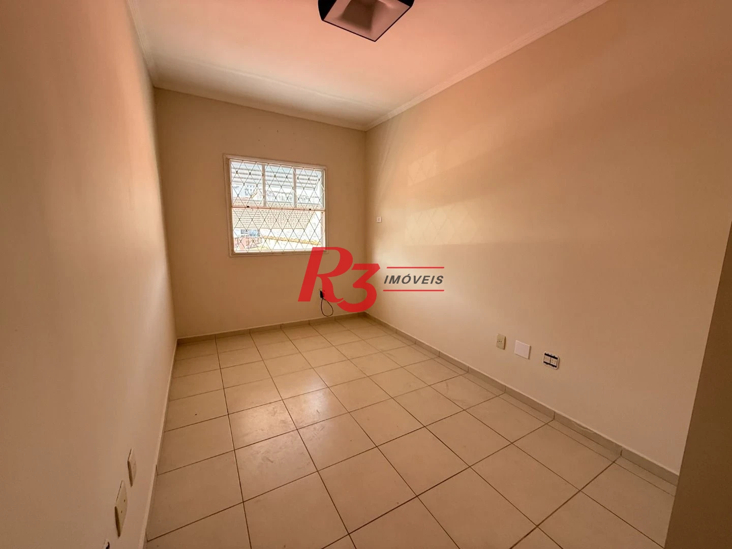 Casa com 3 dormitórios à venda, 126 m² por R$ 800.000,00 - Marapé - Santos/SP
