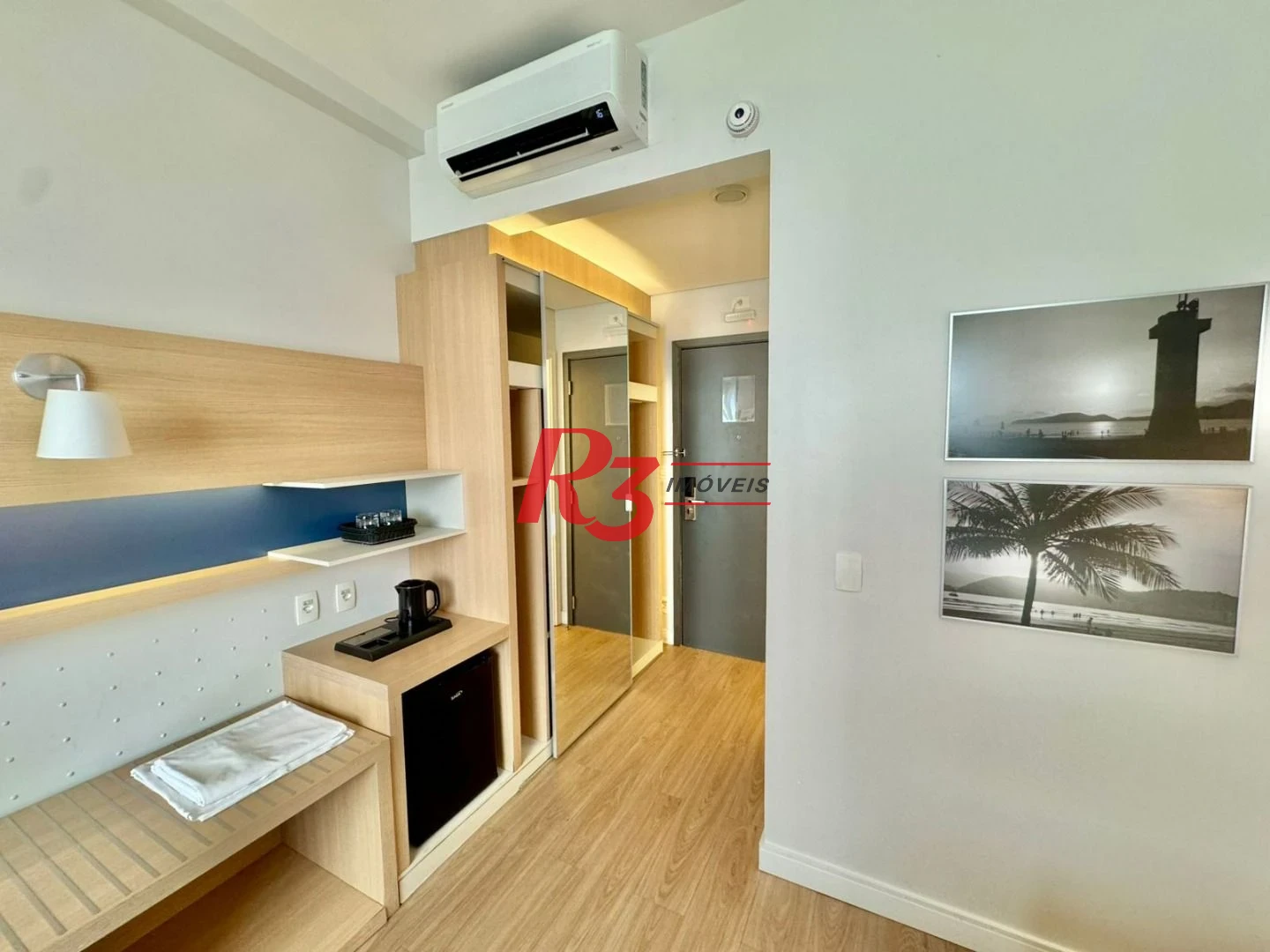 Apartamento com 1 dormitório à venda, 25 m², na quadra da praia, por R$ 390.000 - Gonzaga - Santos/SP