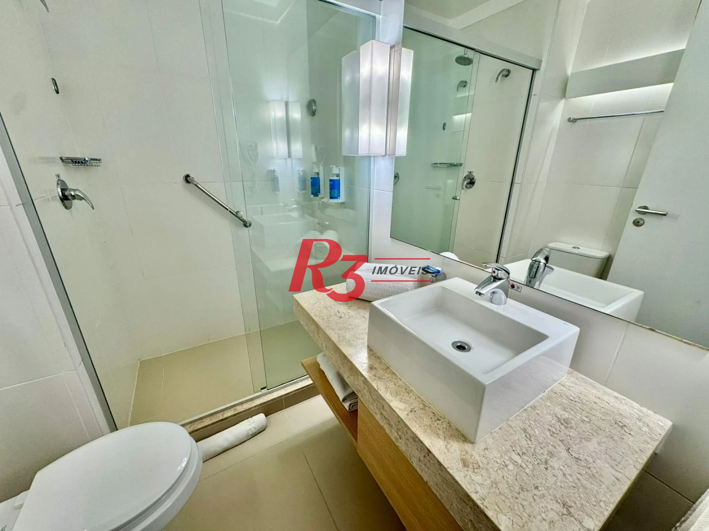 Apartamento com 1 dormitório à venda, 25 m², na quadra da praia, por R$ 390.000 - Gonzaga - Santos/SP