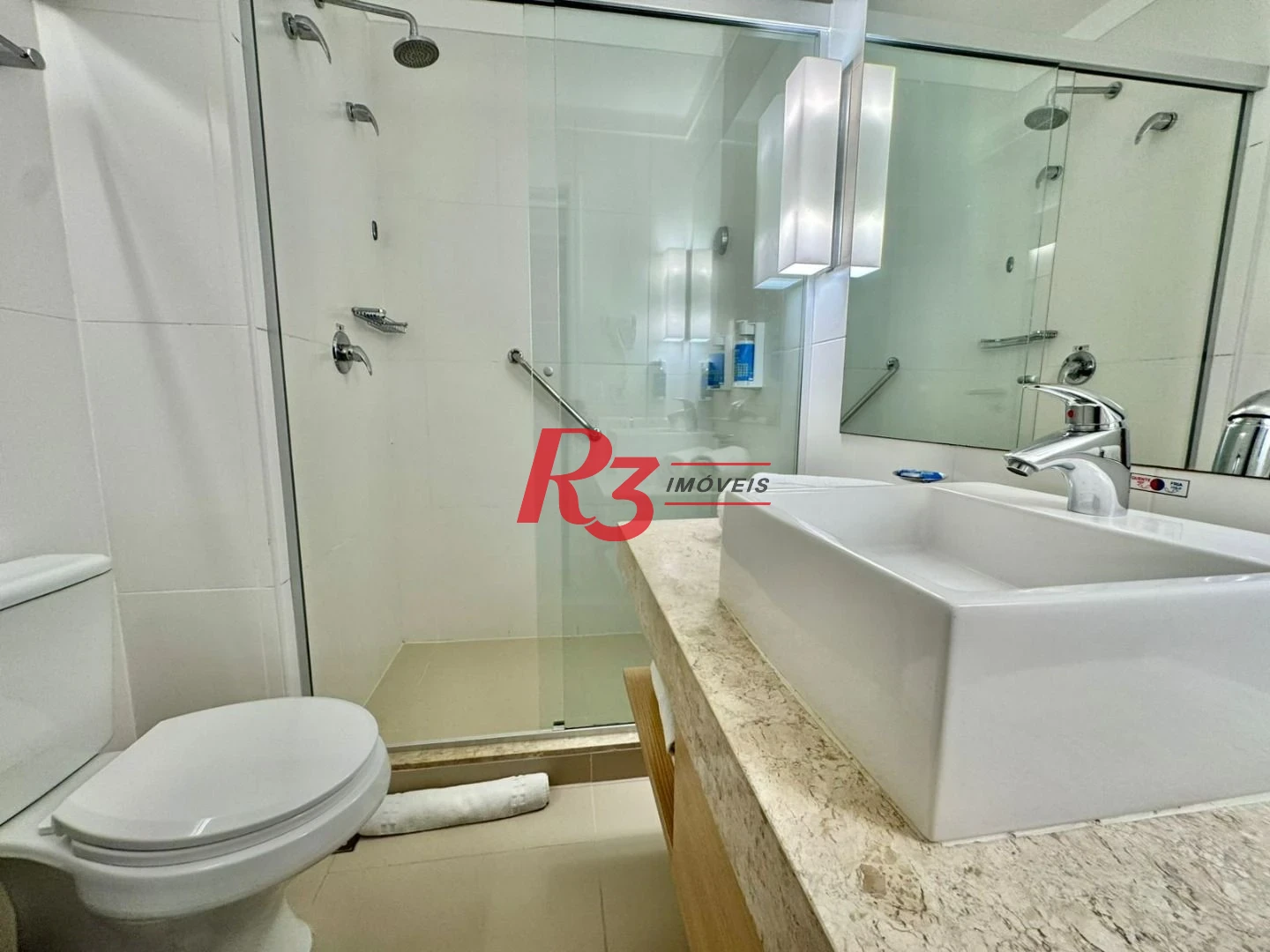 Apartamento com 1 dormitório à venda, 25 m², na quadra da praia, por R$ 390.000 - Gonzaga - Santos/SP