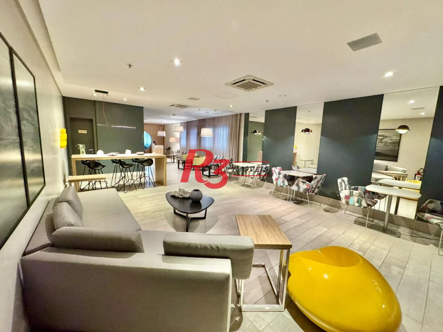 Apartamento com 1 dormitório à venda, 25 m², na quadra da praia, por R$ 390.000 - Gonzaga - Santos/SP