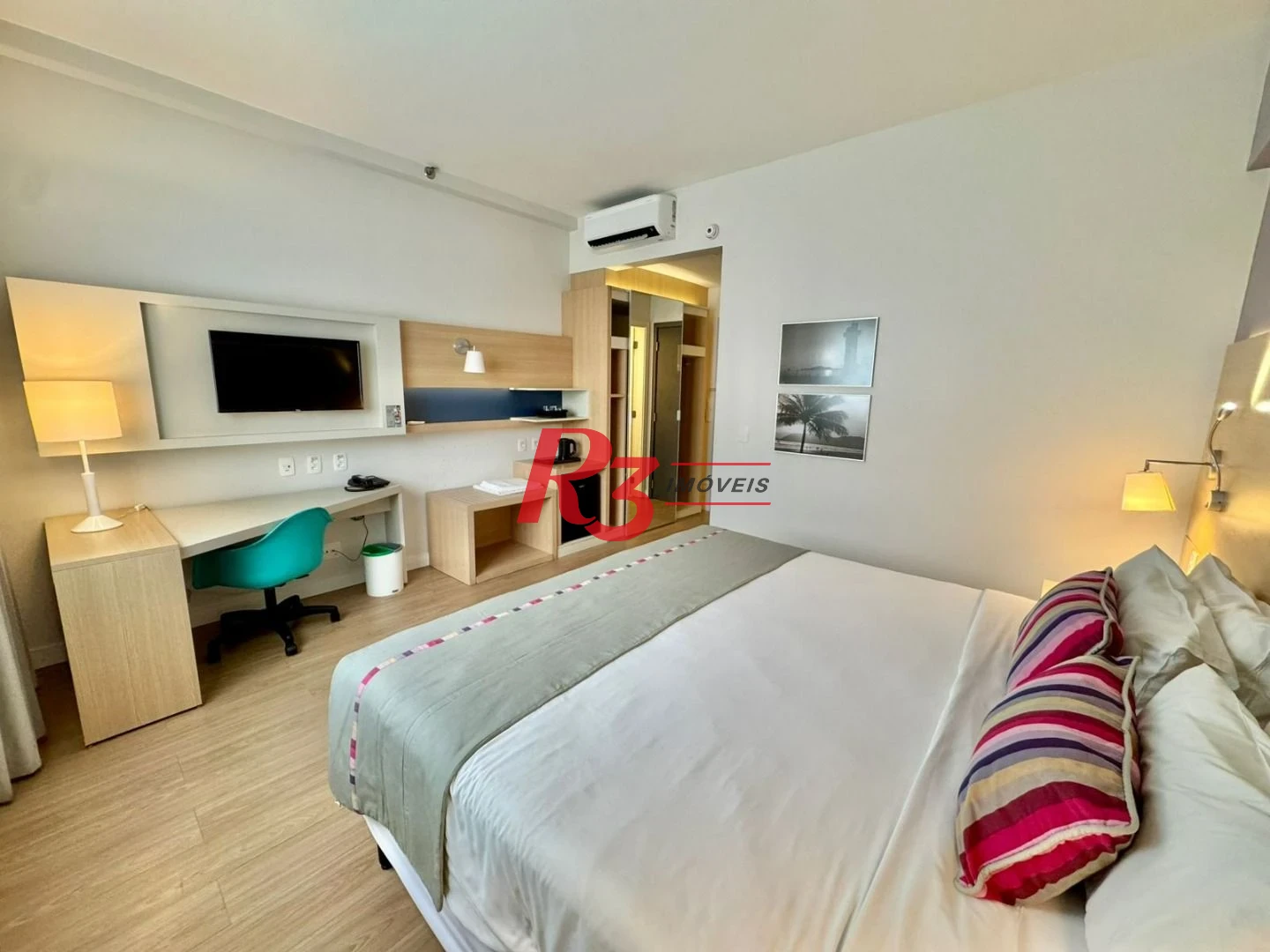 Apartamento com 1 dormitório à venda, 25 m², na quadra da praia, por R$ 390.000 - Gonzaga - Santos/SP