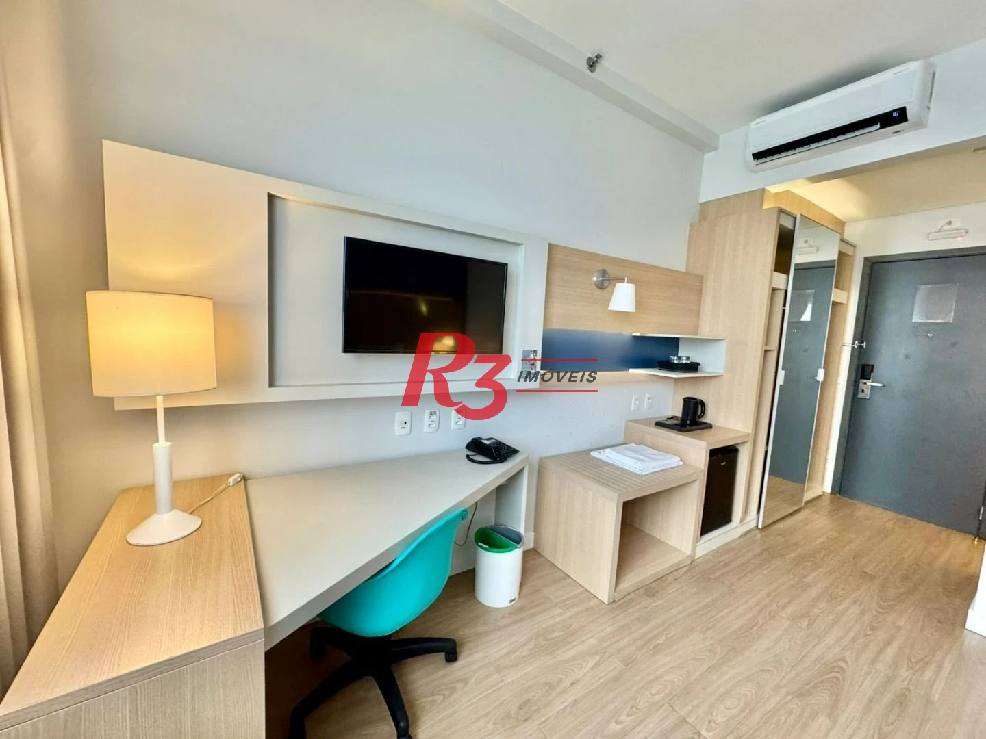 Apartamento com 1 dormitório à venda, 25 m², na quadra da praia, por R$ 390.000 - Gonzaga - Santos/SP