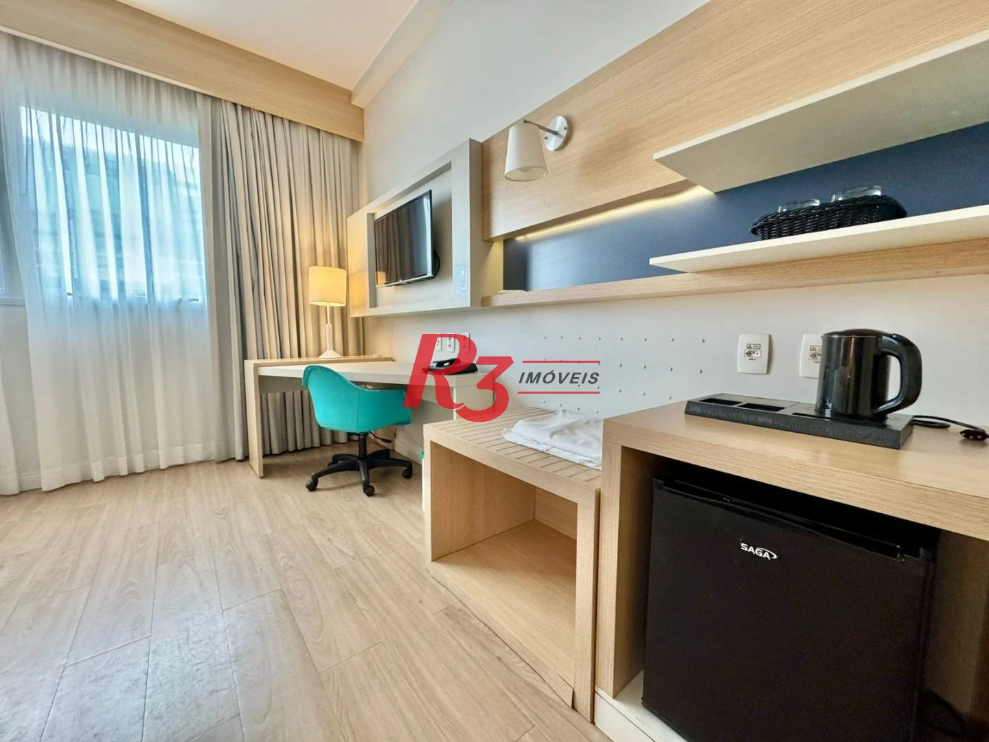 Apartamento com 1 dormitório à venda, 25 m², na quadra da praia, por R$ 390.000 - Gonzaga - Santos/SP