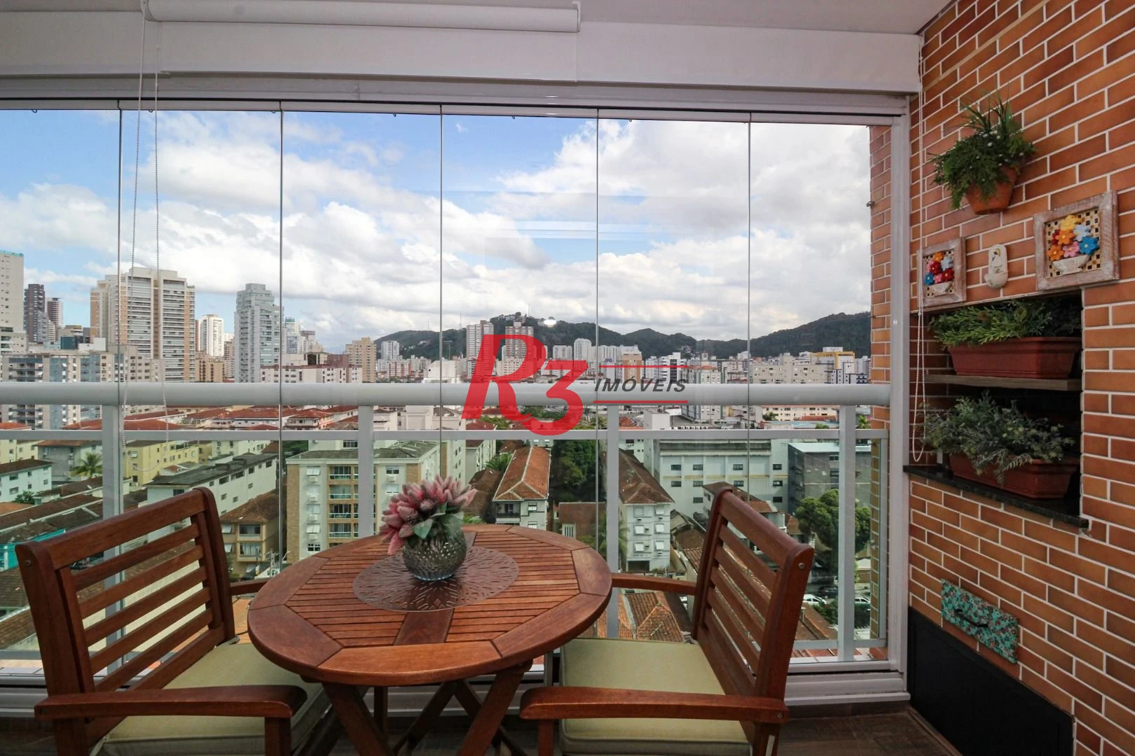 Apartamento com 3 dormitórios à venda, 109 m² por R$ 1.380.000,00 - Gonzaga - Santos/SP