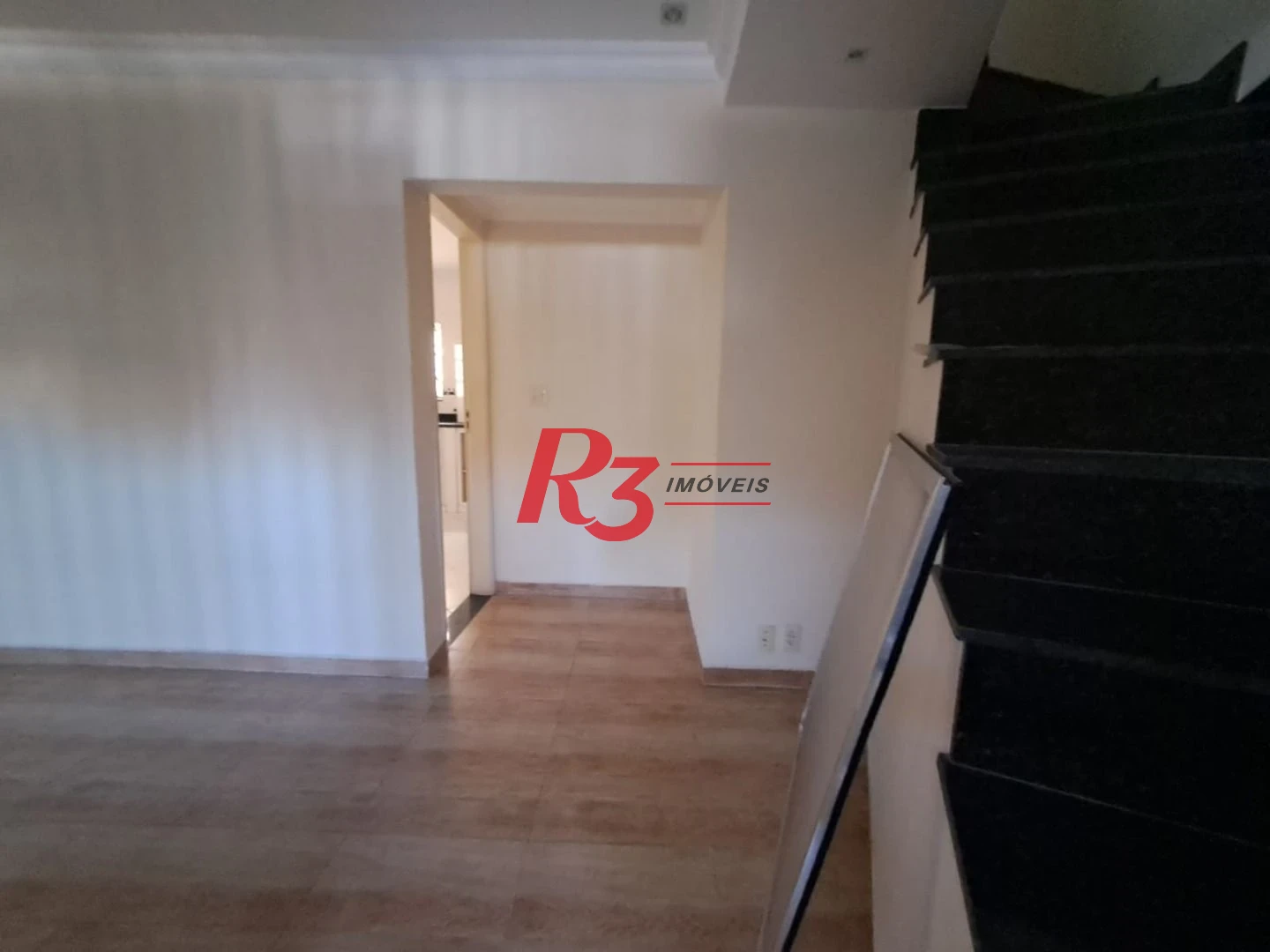 Sobrado com 3 dormitórios à venda, 146 m² por R$ 380.000,00 - Vila Cascatinha - São Vicente/SP