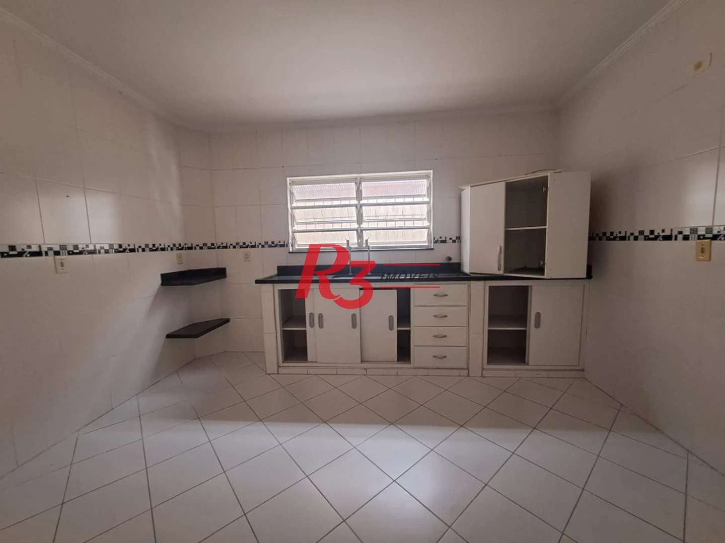 Sobrado com 3 dormitórios à venda, 146 m² por R$ 380.000,00 - Vila Cascatinha - São Vicente/SP