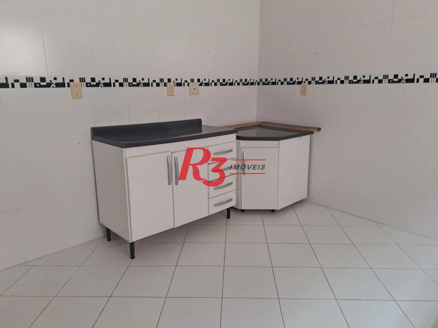 Sobrado com 3 dormitórios à venda, 146 m² por R$ 380.000,00 - Vila Cascatinha - São Vicente/SP
