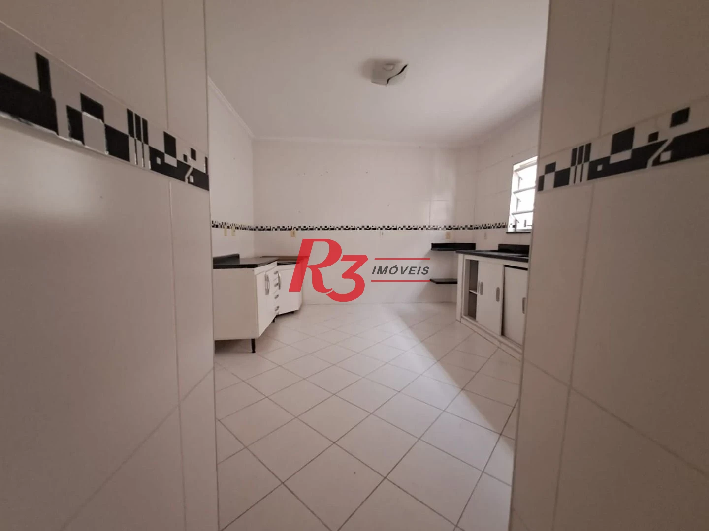 Sobrado com 3 dormitórios à venda, 146 m² por R$ 380.000,00 - Vila Cascatinha - São Vicente/SP