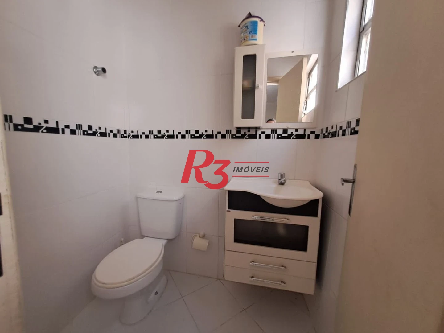 Sobrado com 3 dormitórios à venda, 146 m² por R$ 380.000,00 - Vila Cascatinha - São Vicente/SP