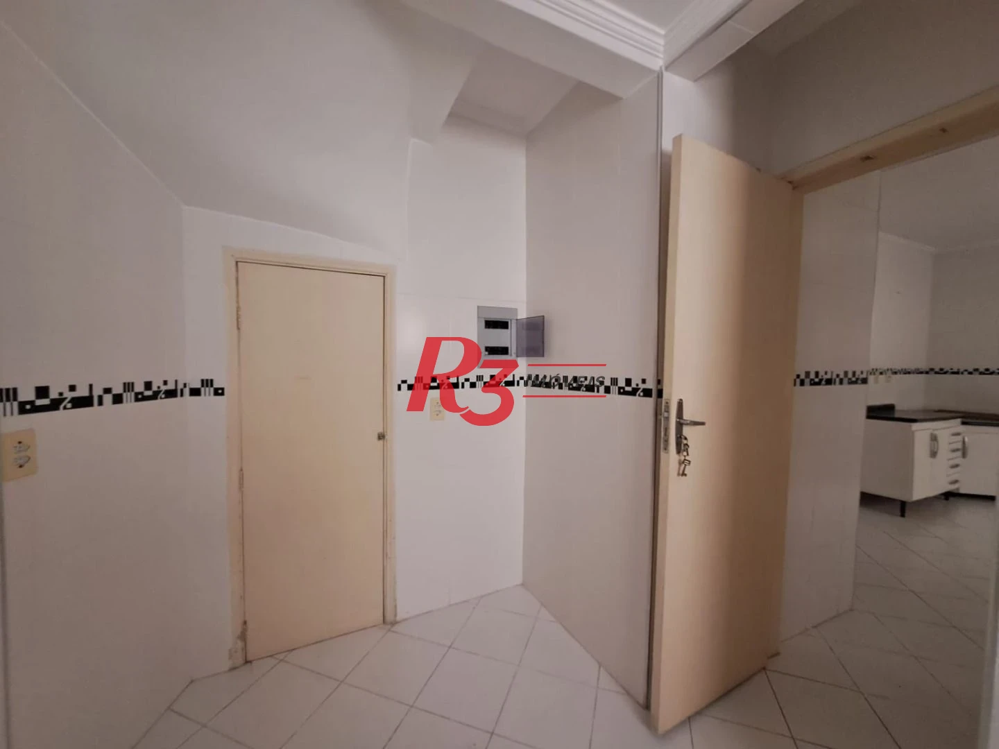 Sobrado com 3 dormitórios à venda, 146 m² por R$ 380.000,00 - Vila Cascatinha - São Vicente/SP